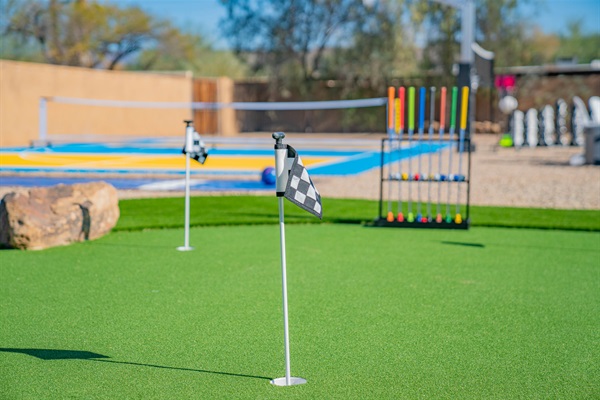 Backyard putting green and sports court at a Scottsdale short-term rental managed by Arizona STR Management.